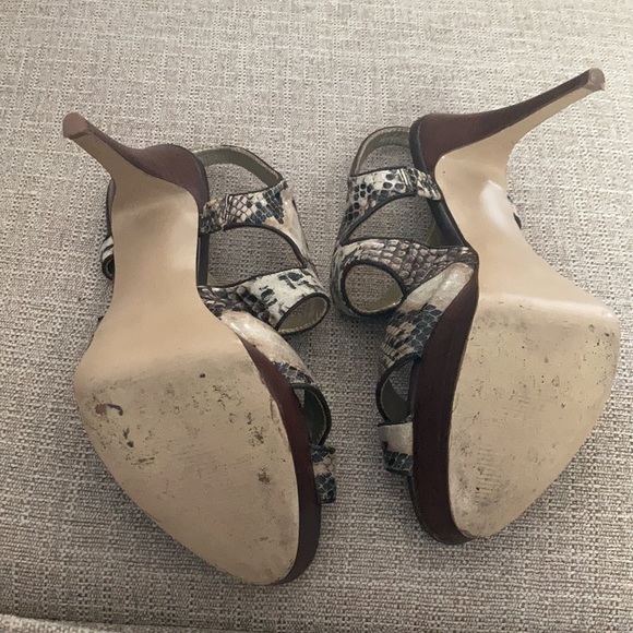 Guess nude,gold and snake print ankle strap - Picture 5 of 5